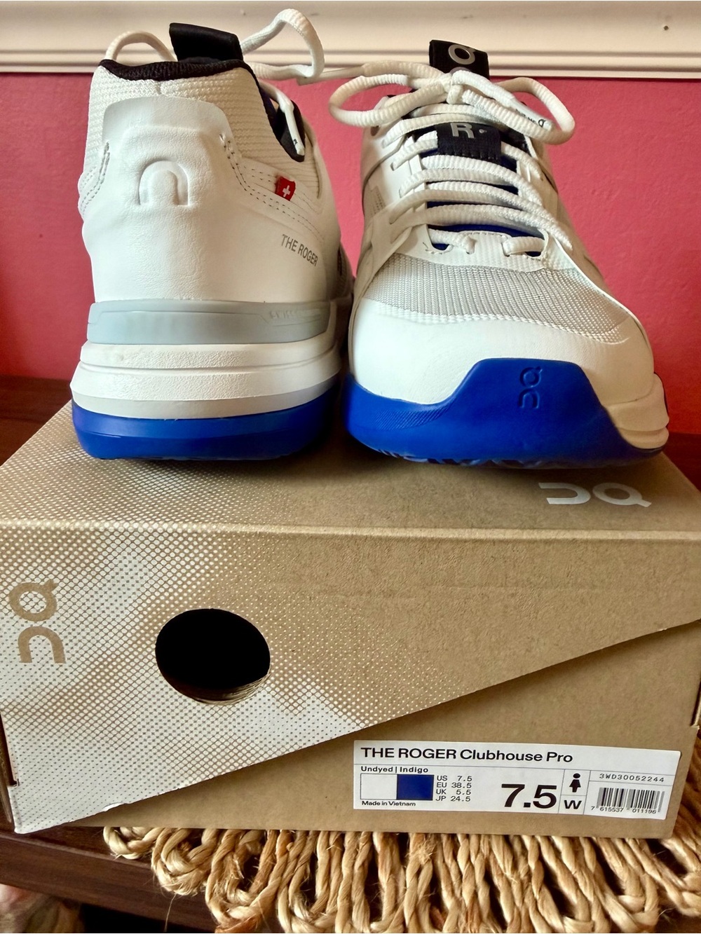 On Running White and Blue Women’s athletic shoes The Roger Clubhouse Pro